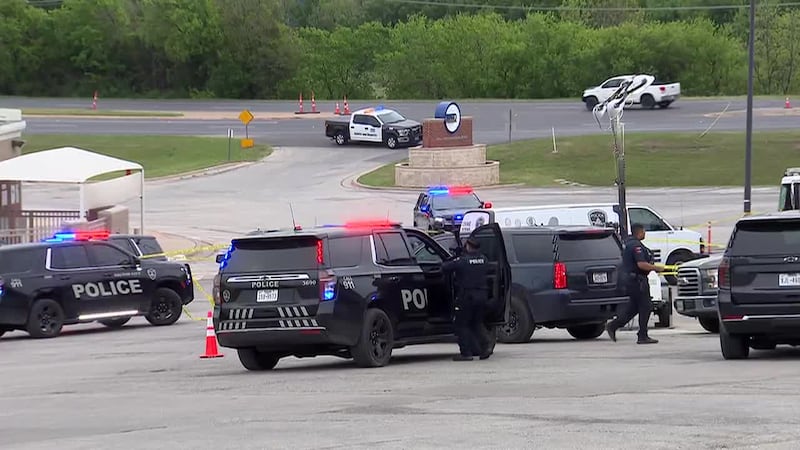 Reportan caso de homicidio-suicidio en el estacionamiento de un distrito escolar. Autoridades...