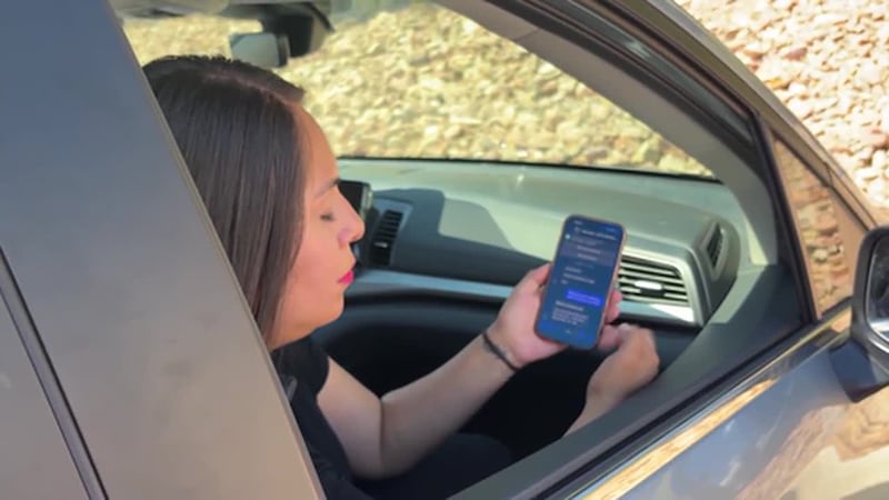 Hispana creyó que compraría auto a buen precio, pero asegura que la transacción con el...