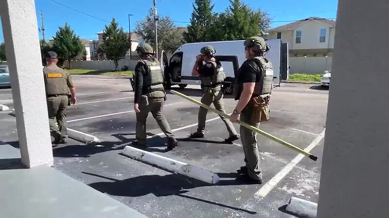 Hispano arrestado tras tomar a una hispana como rehén en un hotel y pasar cinco horas...